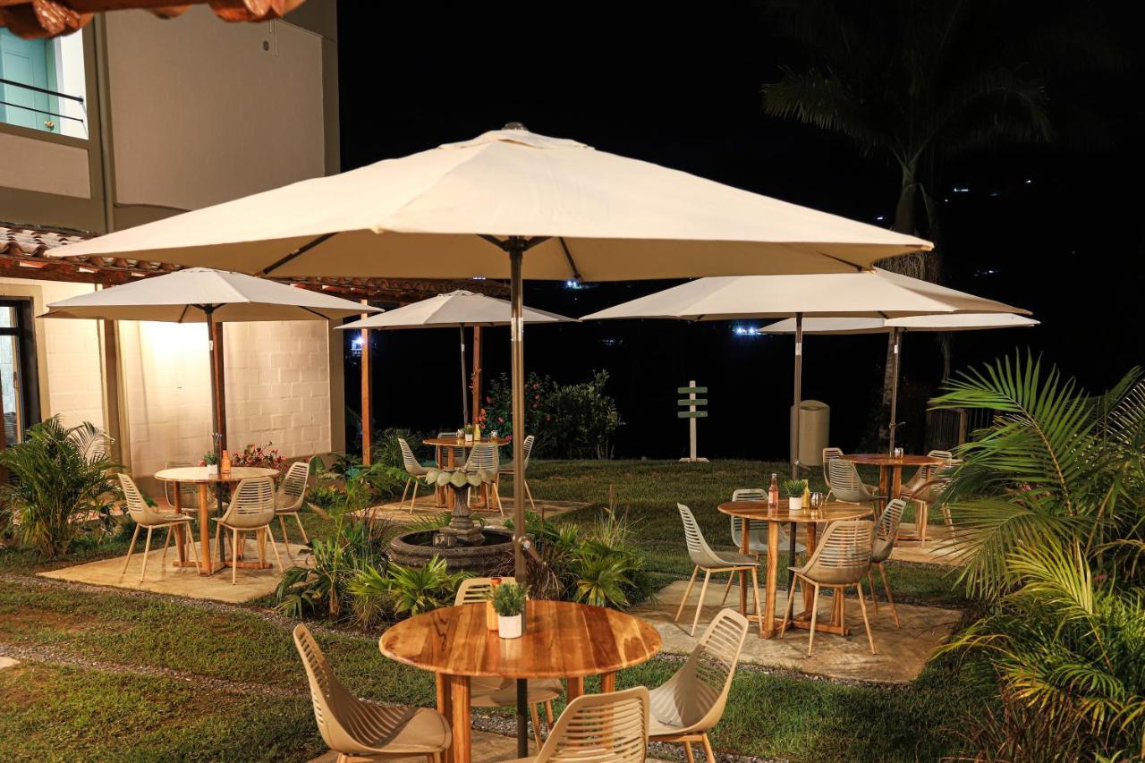Soy Local Guatape Hotel Bagian luar foto