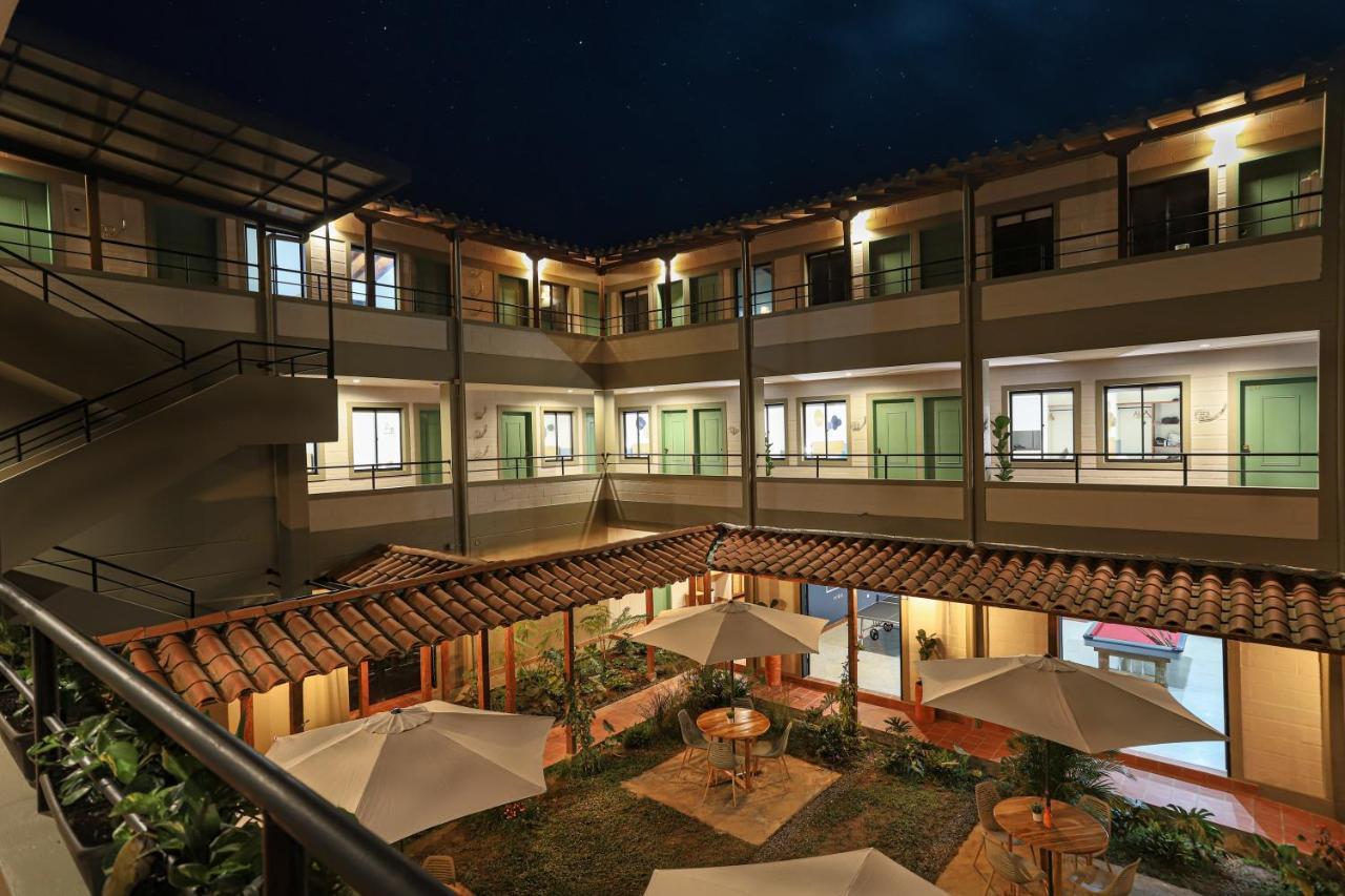 Soy Local Guatape Hotel Bagian luar foto