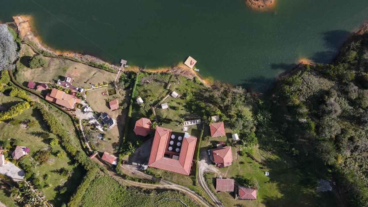 Soy Local Guatape Hotel Bagian luar foto