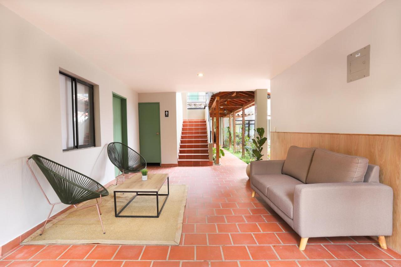 Soy Local Guatape Hotel Bagian luar foto