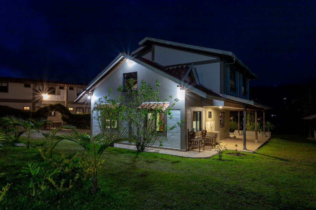 Soy Local Guatape Hotel Bagian luar foto