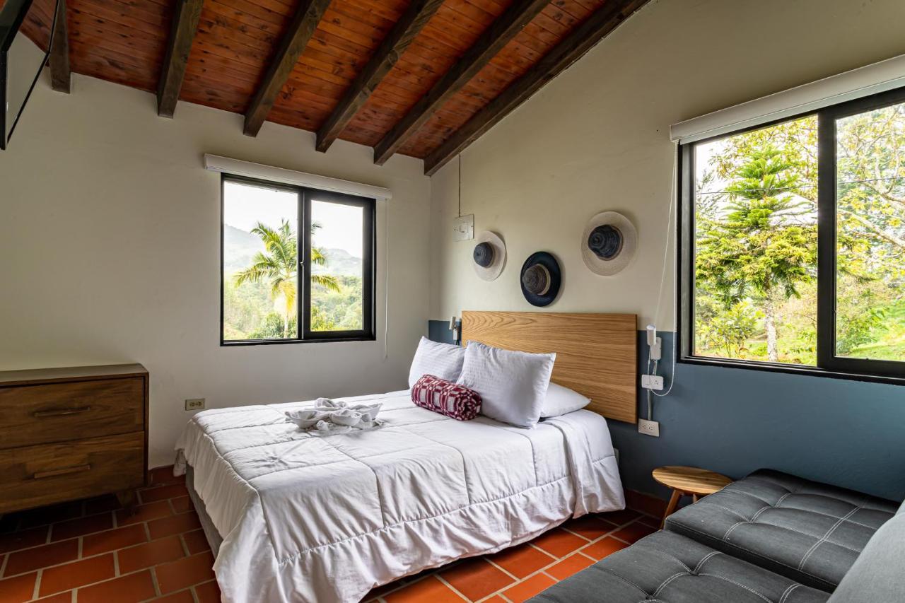 Soy Local Guatape Hotel Bagian luar foto