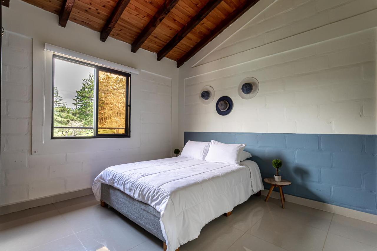 Soy Local Guatape Hotel Bagian luar foto