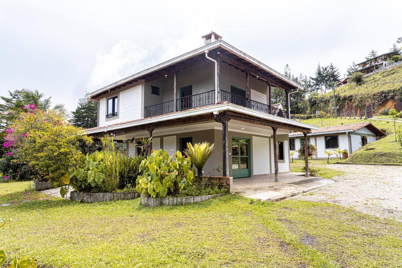 Soy Local Guatape Hotel Bagian luar foto