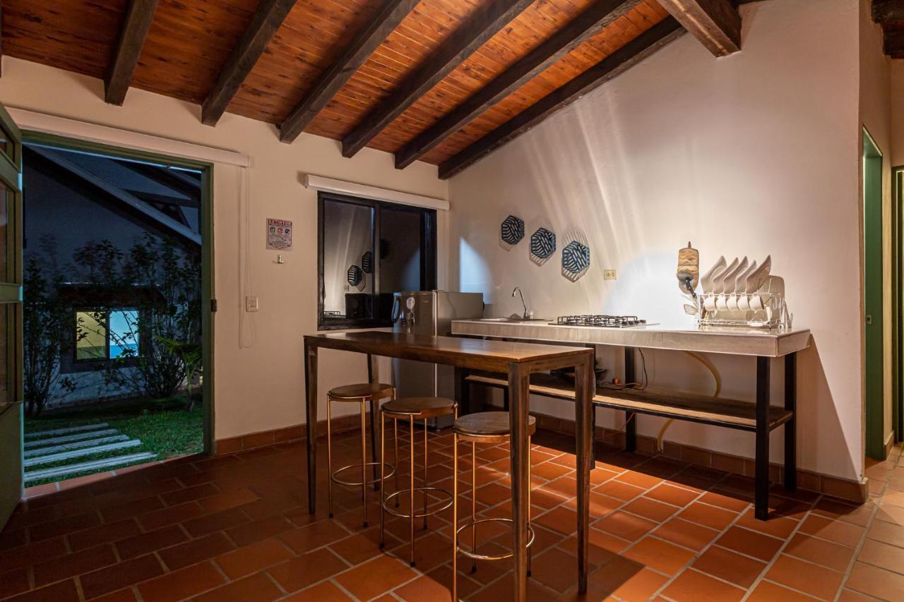 Soy Local Guatape Hotel Bagian luar foto